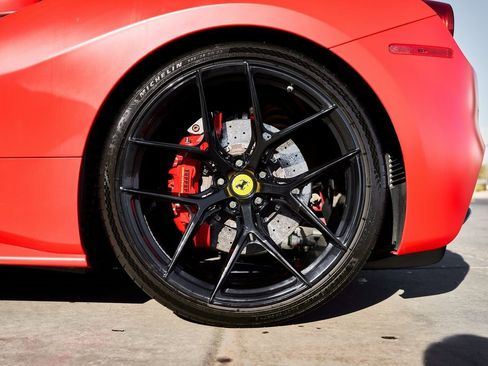 Used 2019 Ferrari 488 Spider Base image 18