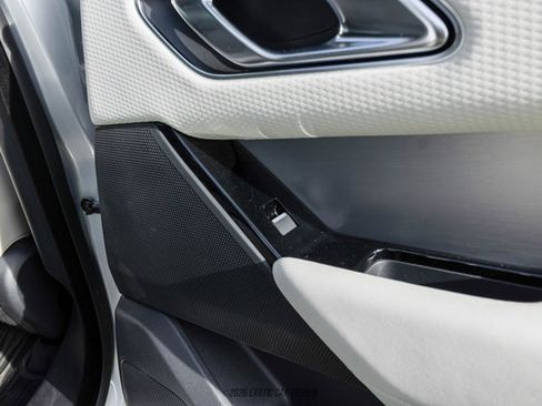 Used 2023 Land Rover Range Rover Velar R-Dynamic S image 55