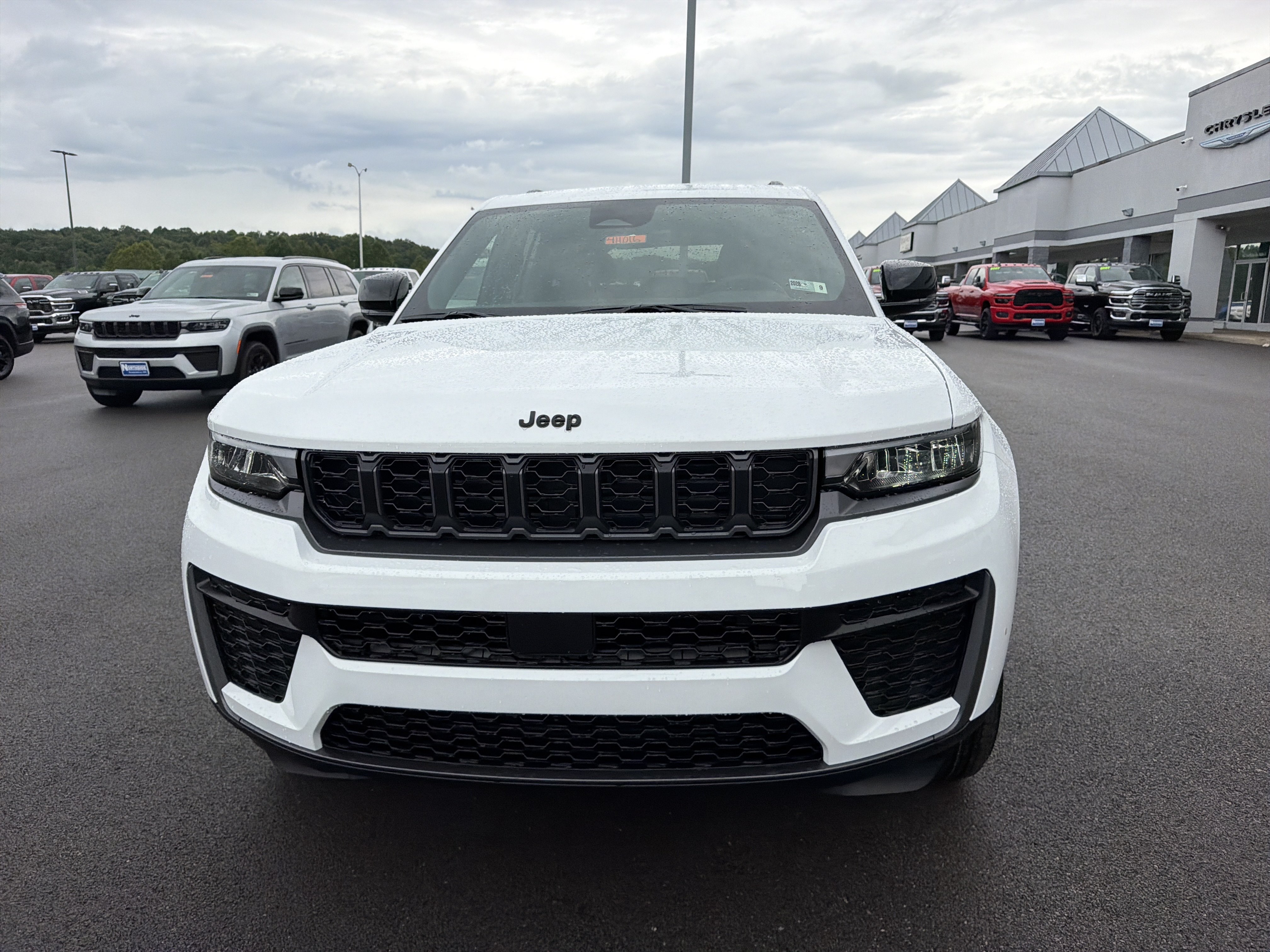 New 2027 Jeep Grand Cherokee 4WD image 2