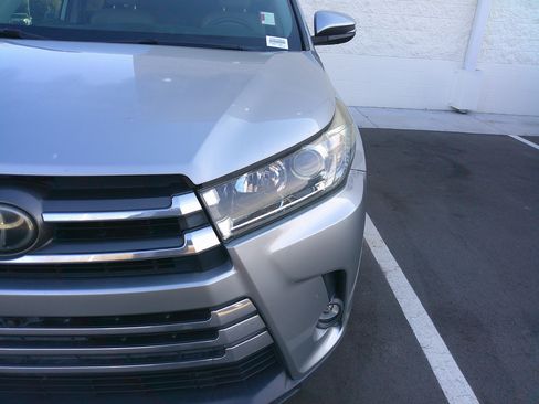 Used 2019 Toyota Highlander Limited Platinum image 11