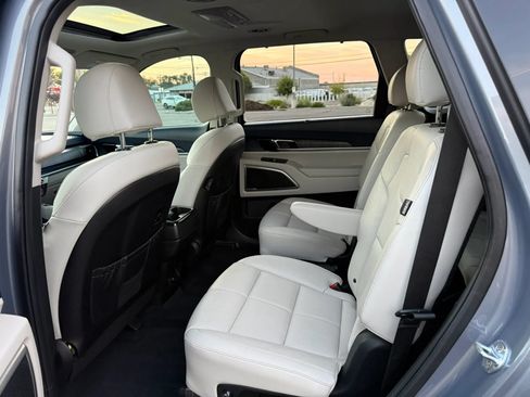 Used 2023 Kia Telluride EX w/ EX Captain's Chair Package AWD/4WD image 14
