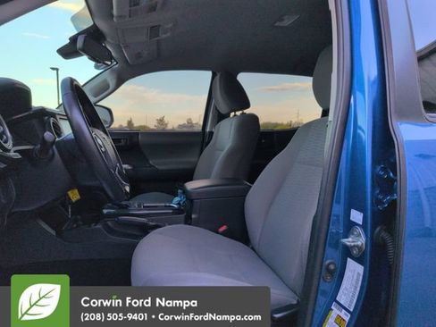 Used 2018 Toyota Tacoma SR5 AWD/4WD image 23