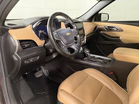 Used 2023 Chevrolet Traverse Premier FWD image 23