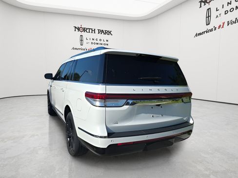 Used 2023 Lincoln Navigator L Reserve RWD image 3