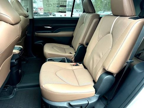 New 2026 Toyota Grand Highlander Platinum image 16