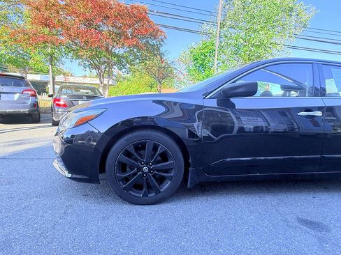 Used 2017 Nissan Altima 2.5 SR w/ Midnight Edition Package image 5