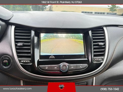 Used 2019 Chevrolet Trax LT w/ LT Convenience Package FWD image 25