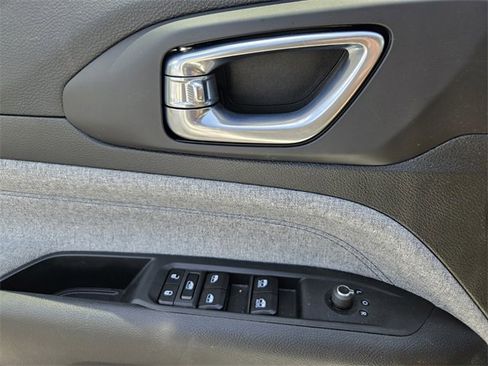 Used 2024 Jeep Compass Sport image 16