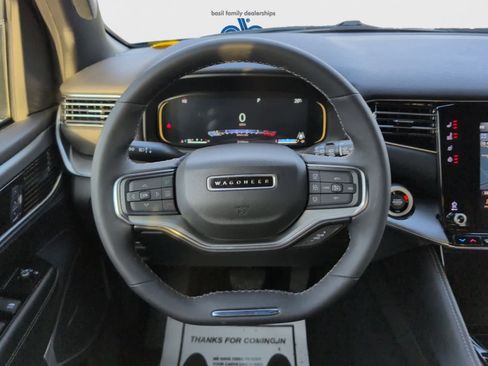 Used 2023 Jeep Wagoneer Series II image 13