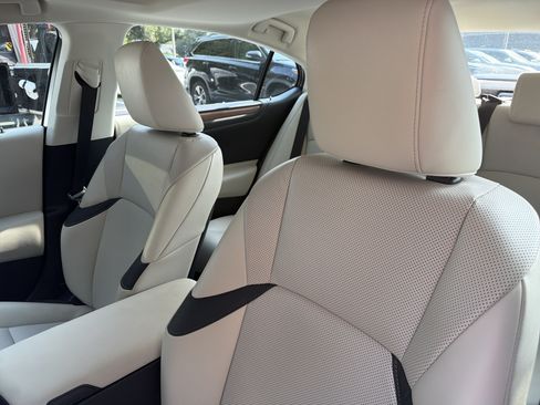 Used 2025 Lexus ES 350 w/ Premium Package FWD image 17
