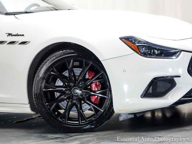 Used 2022 Maserati Ghibli Modena Q4 AWD/4WD image 3