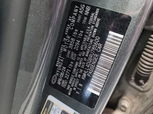 Used 2024 Hyundai Elantra SE FWD image 17