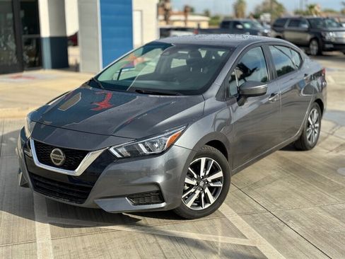Used 2021 Nissan Versa SV image 2