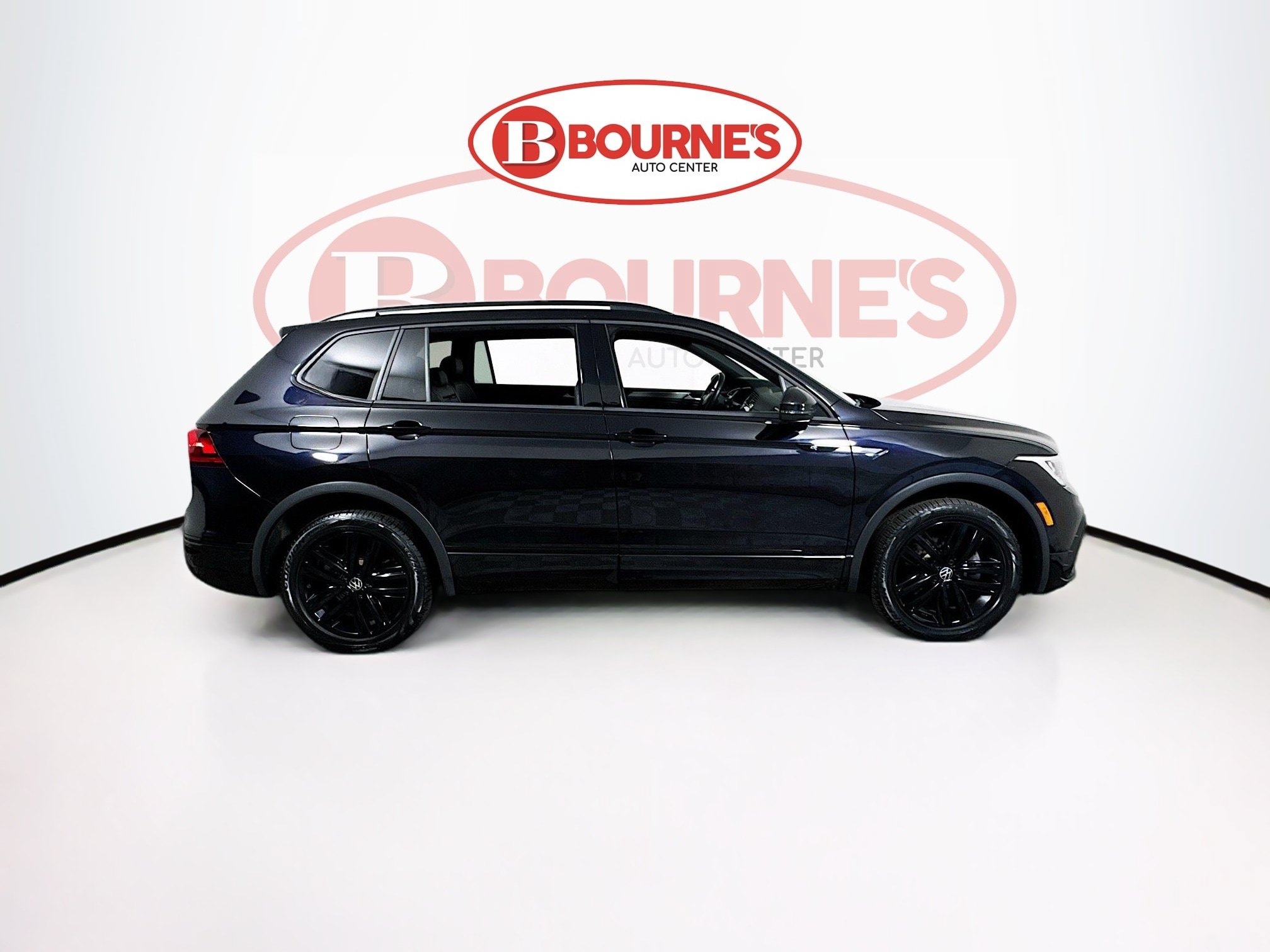 Used 2022 Volkswagen Tiguan SE R-Line AWD/4WD image 11