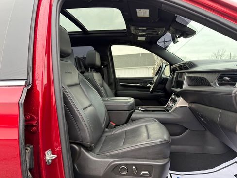 Used 2023 GMC Yukon XL Denali w/ Denali Reserve Package image 28