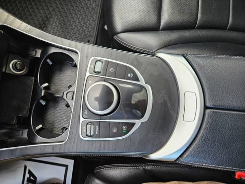 Used 2019 Mercedes-Benz GLC 300 4MATIC image 16