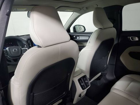 Certified 2024 Volvo XC40 B5 Ultimate w/ Protection Package Premier AWD/4WD image 16