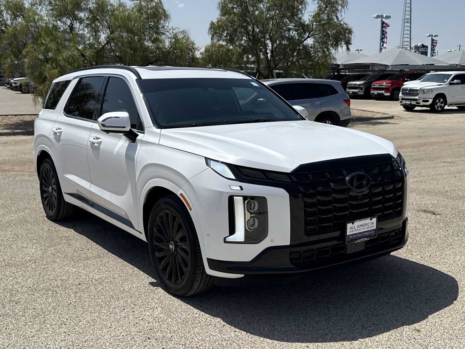 Used 2025 Hyundai Palisade Calligraphy AWD/4WD image 2