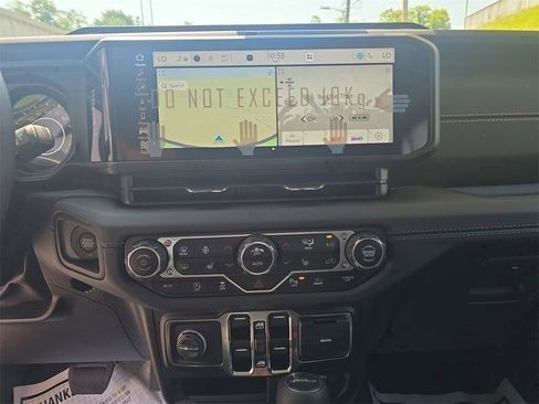 New 2025 Jeep Gladiator Sport w/ Premium Package image 19