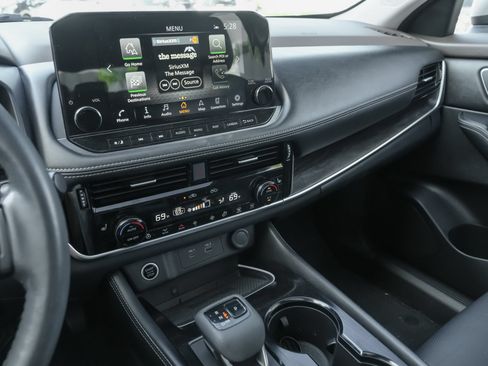 Used 2021 Nissan Rogue Platinum FWD image 22