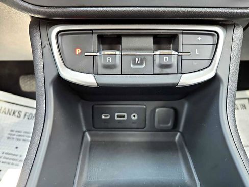 Used 2024 GMC Terrain SLE image 31
