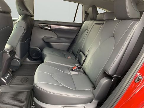 New 2026 Toyota Highlander Limited image 12