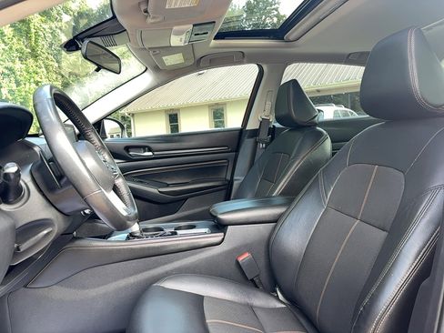 Used 2021 Nissan Altima 2.5 SR w/ SR Premium Package image 17