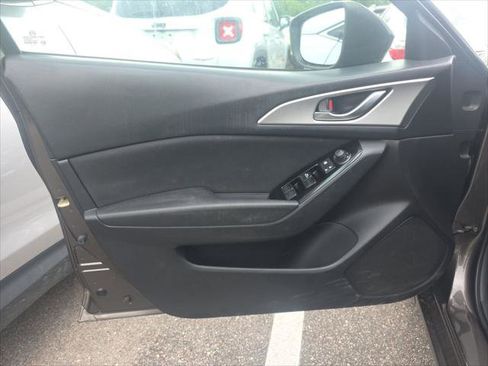 Used 2017 MAZDA MAZDA3 Sport FWD image 12
