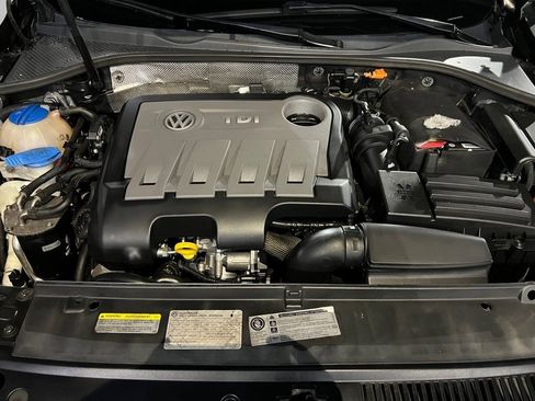 Used 2014 Volkswagen Passat TDI SE image 40