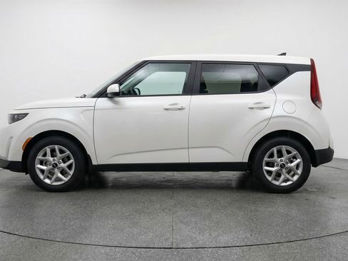 Used 2025 Kia Soul LX w/ LX Technology Package image 5