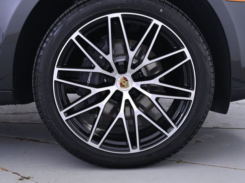 Used 2026 Porsche Macan AWD/4WD image 14