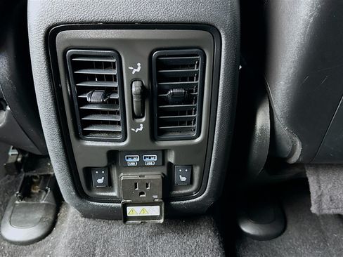 Used 2024 Dodge Durango GT RWD image 17