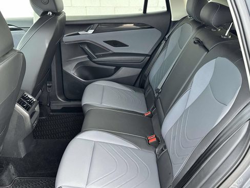 Used 2025 Volkswagen Tiguan SE AWD/4WD image 12