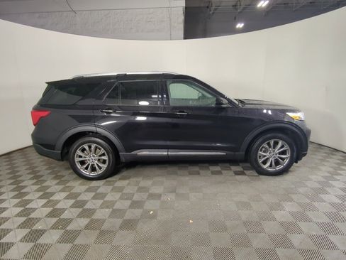 Used 2023 Ford Explorer Limited image 3