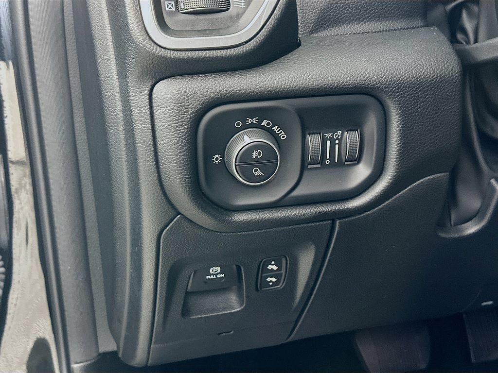 Used 2023 RAM 1500 Laramie AWD/4WD image 29