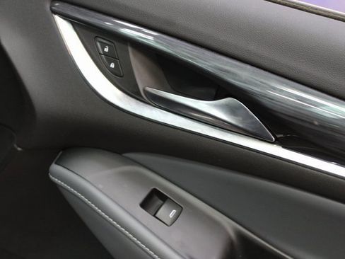 Used 2021 Buick Enclave Essence image 12