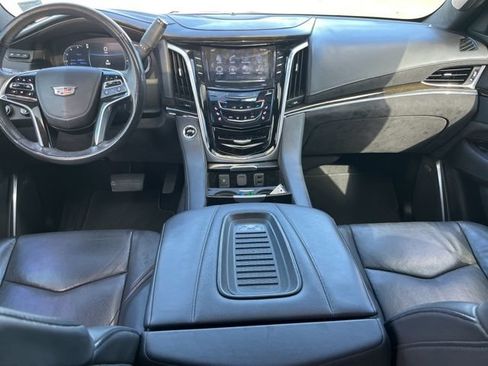 Used 2020 Cadillac Escalade Platinum AWD/4WD image 34