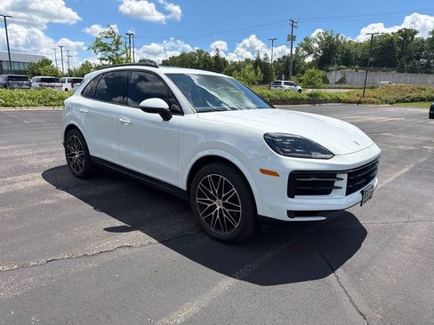 Used 2024 Porsche Cayenne AWD/4WD image 14