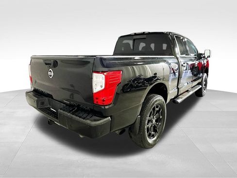 Used 2018 Nissan Titan SV w/ SV Convenience Package AWD/4WD image 9