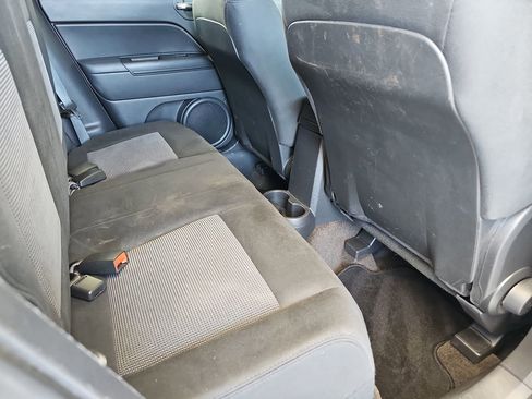 Used 2014 Jeep Patriot Latitude FWD image 12