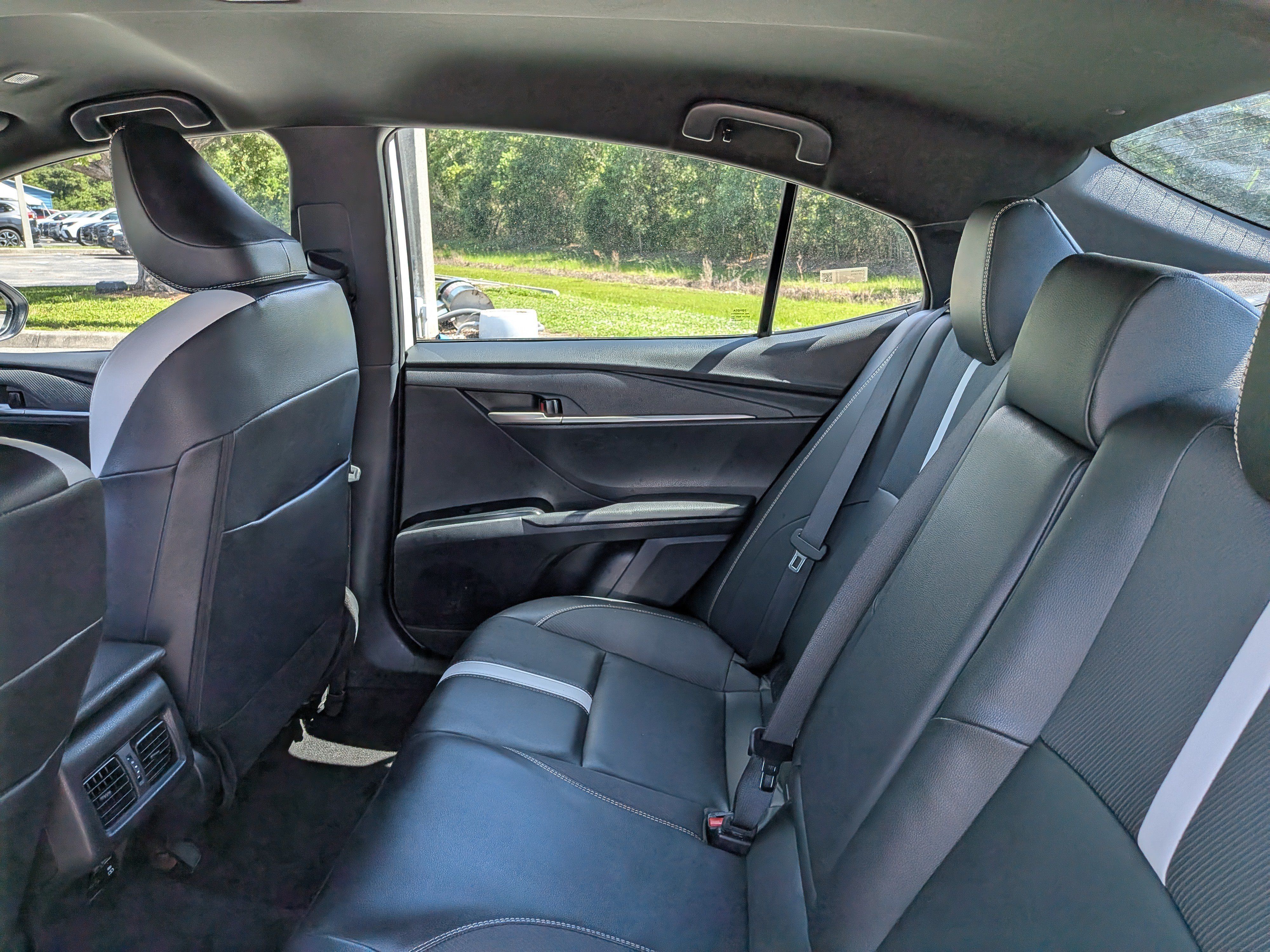 Used 2025 Toyota Camry SE FWD image 13