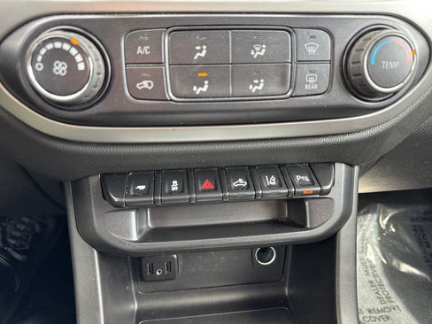 Used 2020 Chevrolet Colorado LT w/ Colorado RST Special Edition image 29