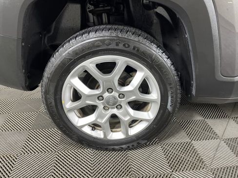 Used 2018 Jeep Renegade Latitude w/ Safety & Security Group image 12