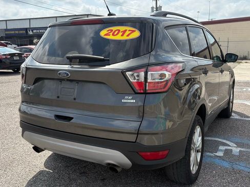 Used 2017 Ford Escape SE w/ Equipment Group 201A image 3