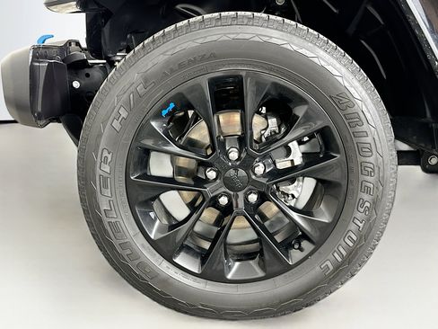 Used 2023 Jeep Wrangler Unlimited Sahara w/ Cold Weather Group AWD/4WD image 11
