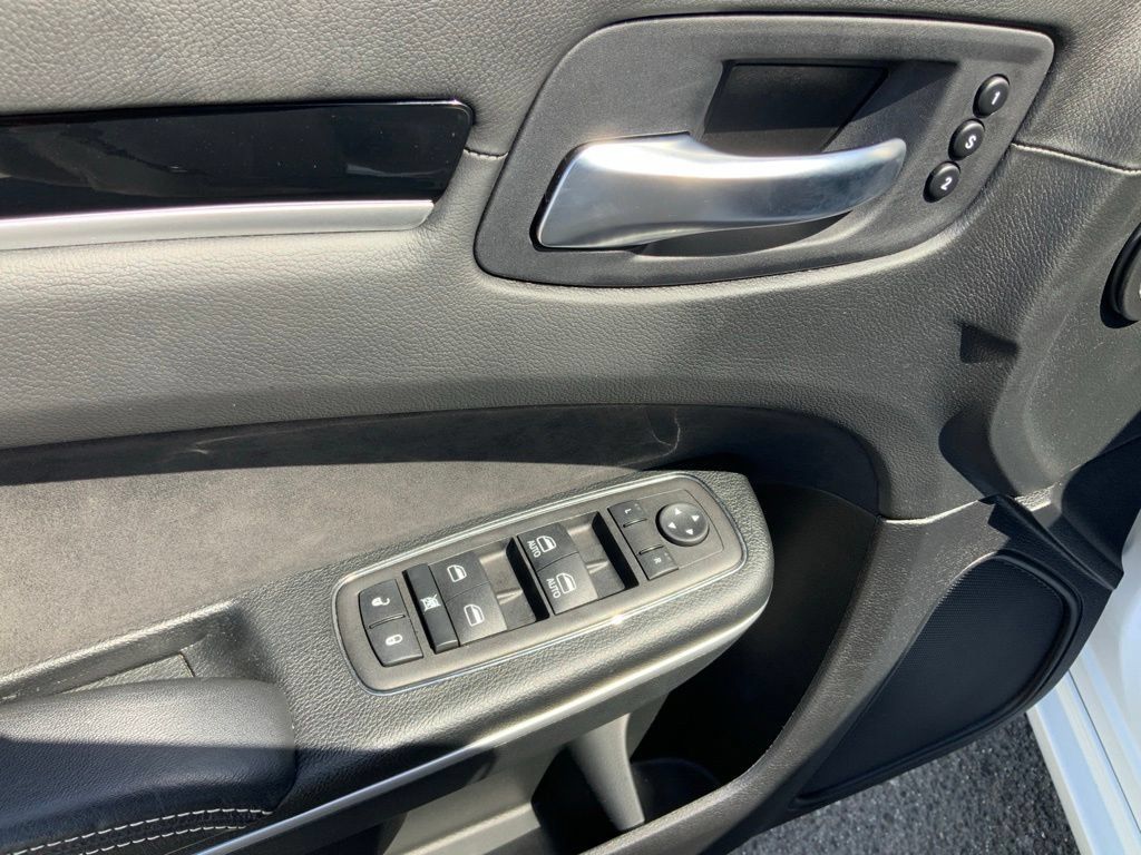 Certified 2023 Chrysler 300 C RWD image 10