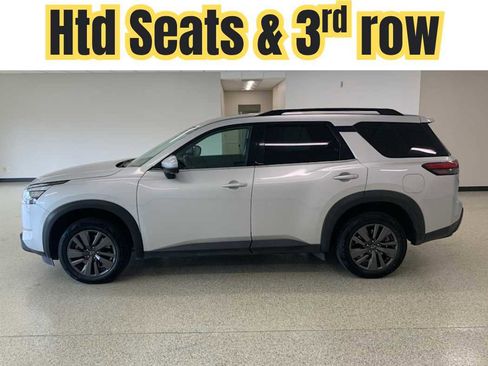 Used 2024 Nissan Pathfinder SV FWD image 1