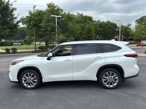 Used 2021 Toyota Highlander Limited AWD/4WD image 23