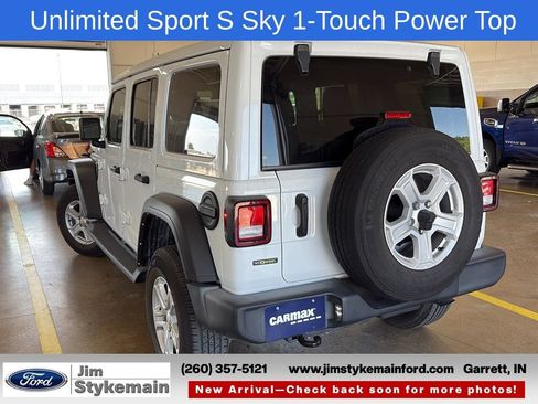Used 2022 Jeep Wrangler Unlimited Sport w/ Sun And Sound Package AWD/4WD image 4