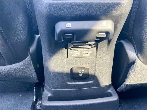 Used 2022 Jeep Wrangler Unlimited Sahara w/ Cold Weather Group AWD/4WD image 29